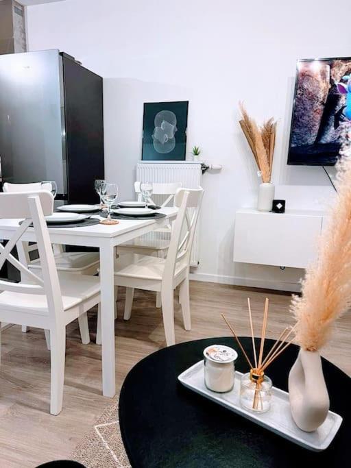 Lotus- 4 Min De Walt Disney-Arrivee Autonome-Parking Et Wifi Gratuit-Proche De Toutes Commodites 5Min De La Vallee Village เชสซี ภายนอก รูปภาพ